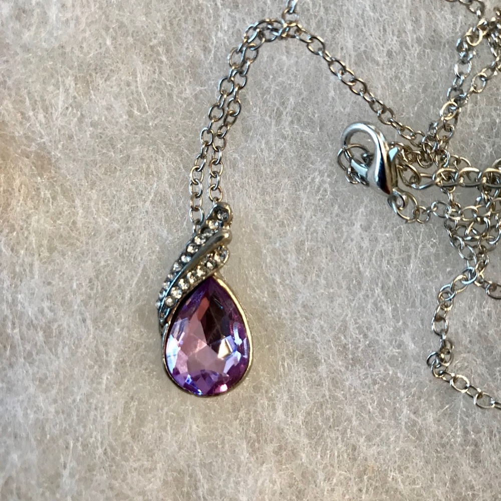 NWOT Silver Purple Waterdrop Design Necklace